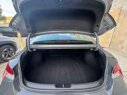 Used 2025 Hyundai Elantra Limited image 33