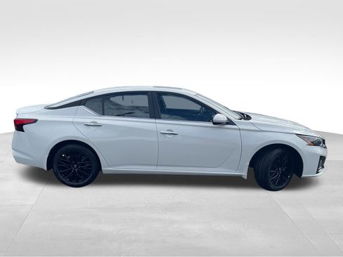 New 2025 Nissan Altima 2.5 SV w/ SV Special Edition Package image 9