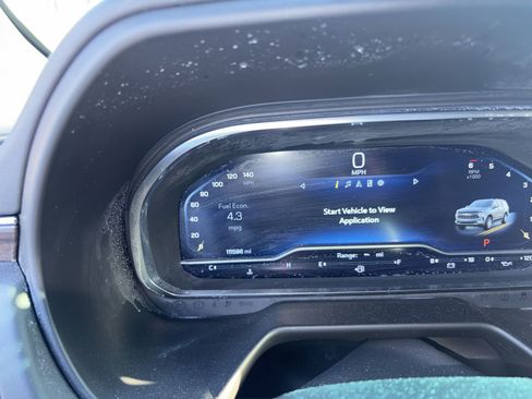 Used 2023 Chevrolet Suburban LT w/ Luxury Package image 2