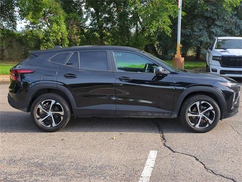 Used 2024 Chevrolet Trax RS w/ Sunroof Package image 6