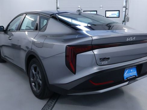 Used 2025 Kia K4 LXS image 5