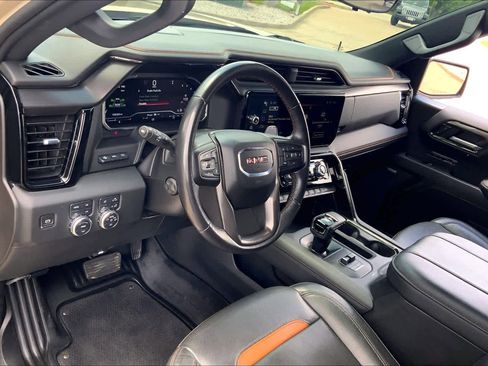 Used 2023 GMC Sierra 1500 AT4 w/ AT4 Premium Package AWD/4WD image 17
