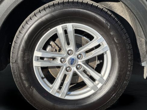 Used 2021 Ford Explorer XLT w/ Equipment Group 202A image 24