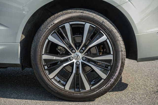 Certified 2024 Volvo XC60 B5 Ultimate w/ Protection Package Premier AWD/4WD image 16