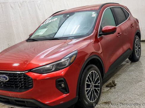 Used 2025 Ford Escape SE w/ PHEV Premium Package image 5