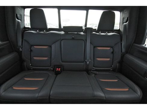 Used 2021 GMC Sierra 2500 AT4 w/ AT4 Premium Plus Package AWD/4WD image 14