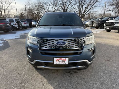Used 2019 Ford Explorer Platinum image 2