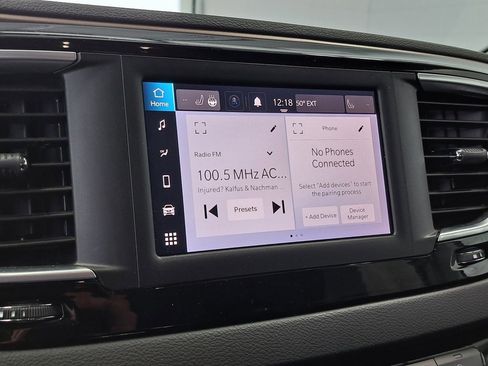 Used 2023 Chrysler Voyager LX image 15