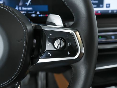 Used 2023 BMW 740i w/ Parking Assistance Package image 39