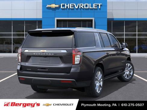 Used 2024 Chevrolet Suburban High Country image 5