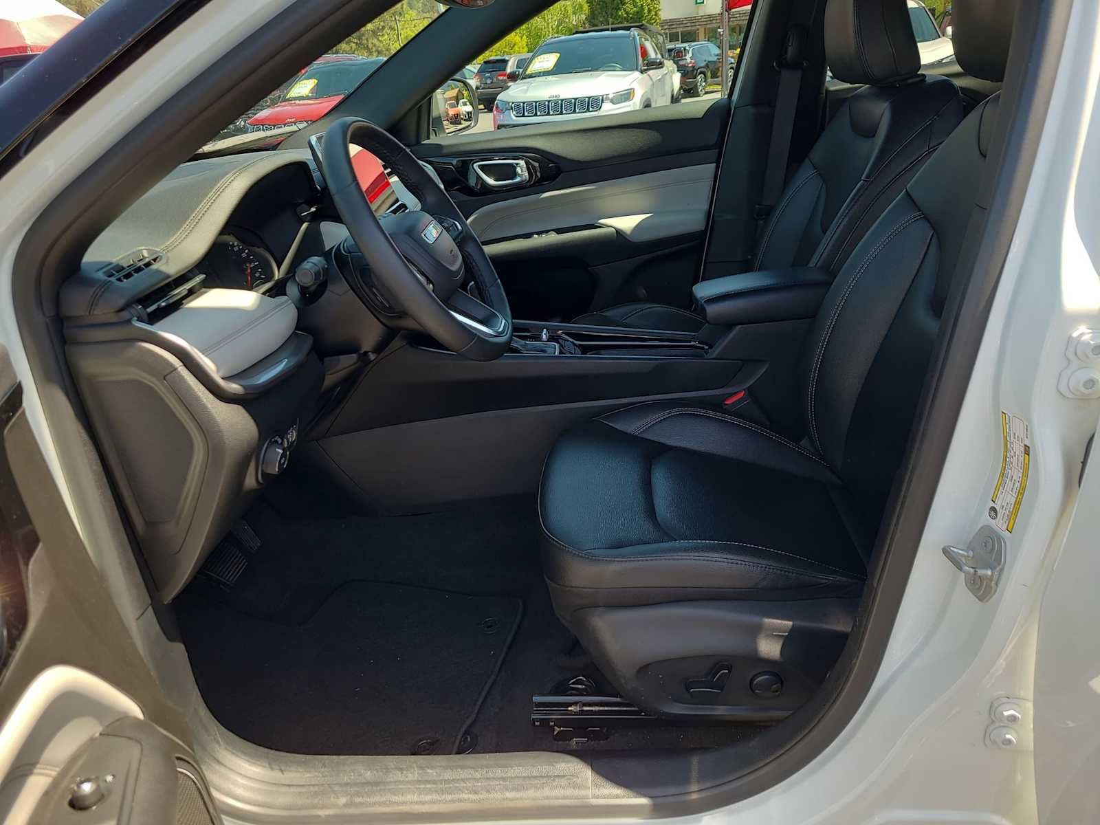 Used 2025 Jeep Compass Limited AWD/4WD image 19