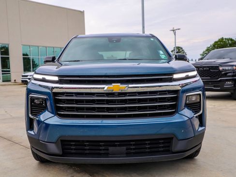 Used 2024 Chevrolet Traverse LT FWD image 3