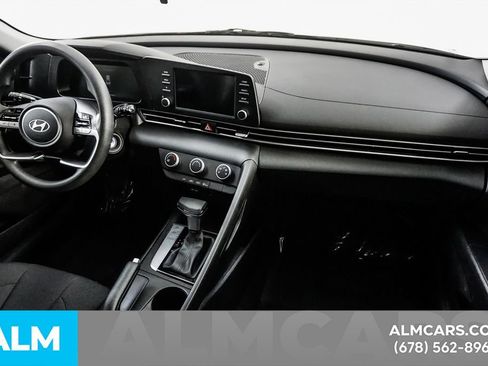 Used 2025 Hyundai Elantra SE FWD image 21