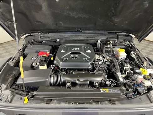 Used 2020 Jeep Wrangler Unlimited Rubicon w/ Dual Top Group AWD/4WD image 25