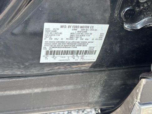 Used 2024 Ford Explorer XLT w/ Equipment Group 202A AWD/4WD image 26