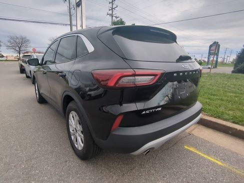 Used 2023 Ford Escape Active w/ Cold Weather Package image 5