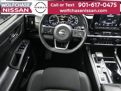 Used 2024 Nissan Pathfinder SV image 12