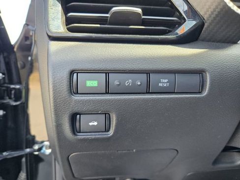 Used 2025 Nissan Sentra SR FWD image 19