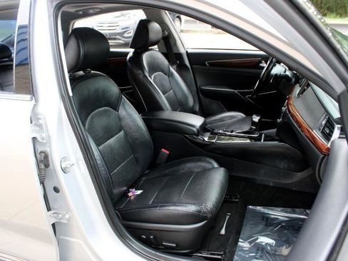 Used 2017 Kia Cadenza Technology image 10