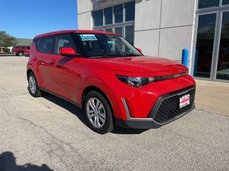 Used 2023 Kia Soul LX image 1