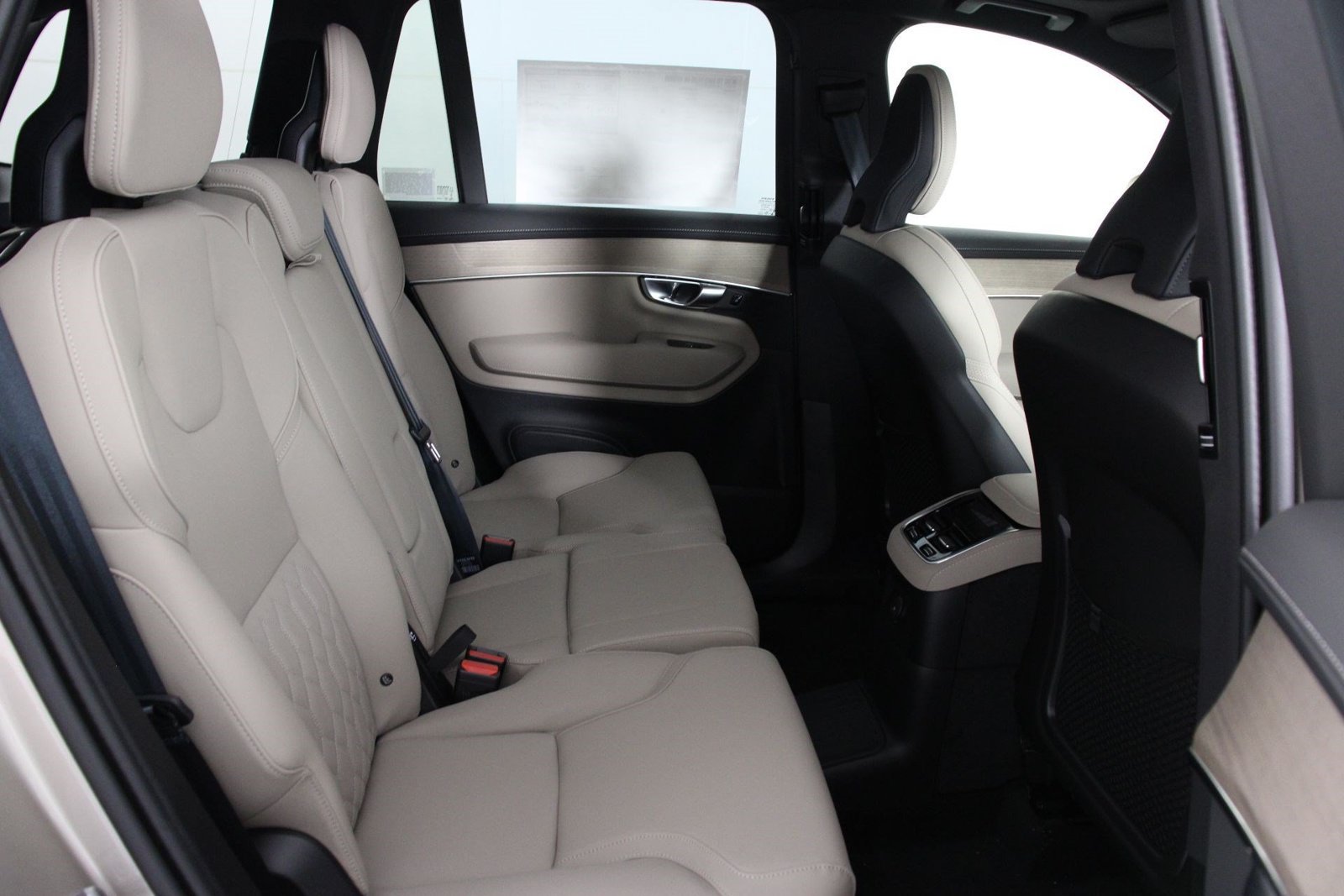 New 2026 Volvo XC90 T8 Plus w/ Protection Package Premier AWD/4WD image 11