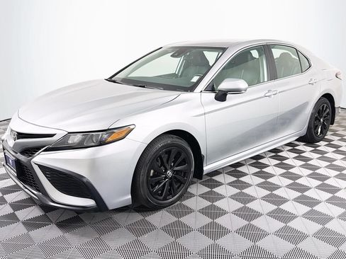 Used 2024 Toyota Camry SE FWD image 6