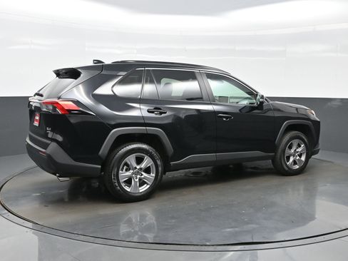 Used 2025 Toyota RAV4 XLE AWD/4WD image 6