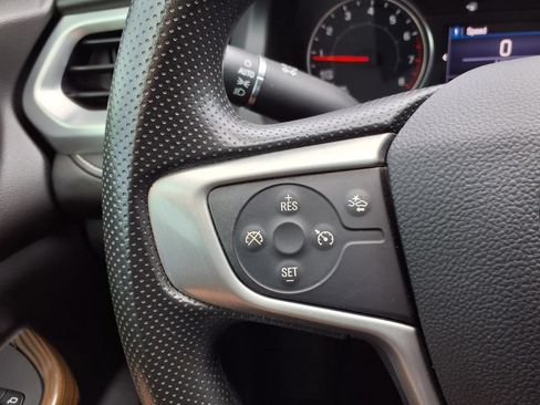 Used 2022 GMC Acadia SLE w/ Driver Convenience Package FWD image 13