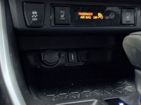 Used 2022 Toyota RAV4 XLE w/ XLE Grade Weather Package AWD/4WD image 35