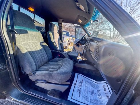 Used 2002 Chevrolet S10 Pickup LS w/ LS Preferred Equipment Group image 13