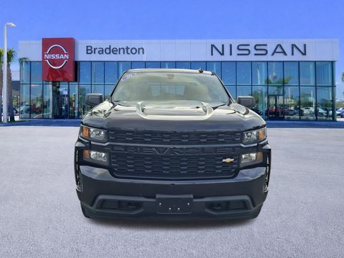 Used 2020 Chevrolet Silverado 1500 Custom w/ Custom Value Package AWD/4WD image 2