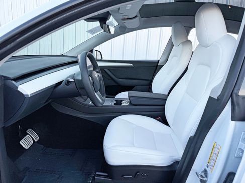 Used 2023 Tesla Model Y Performance image 17