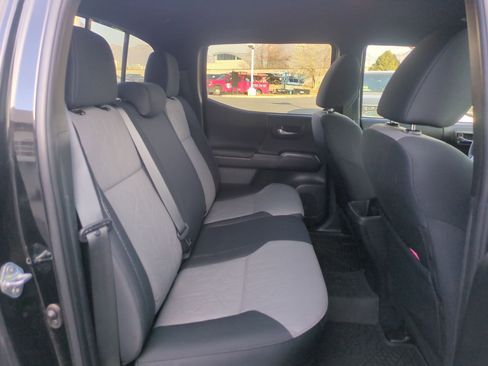 Used 2023 Toyota Tacoma TRD Off-Road image 19