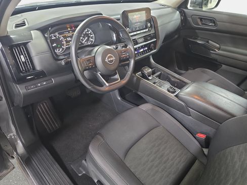 Used 2025 Nissan Pathfinder SV AWD/4WD image 16