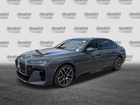Used 2023 BMW i7 xDrive60 w/ Executive Package 2 AWD/4WD image 5