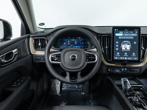 New 2026 Volvo XC60 B5 Plus w/ Climate Package image 17