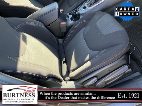 Used 2017 Jeep Cherokee Latitude w/ Cold Weather Group image 9