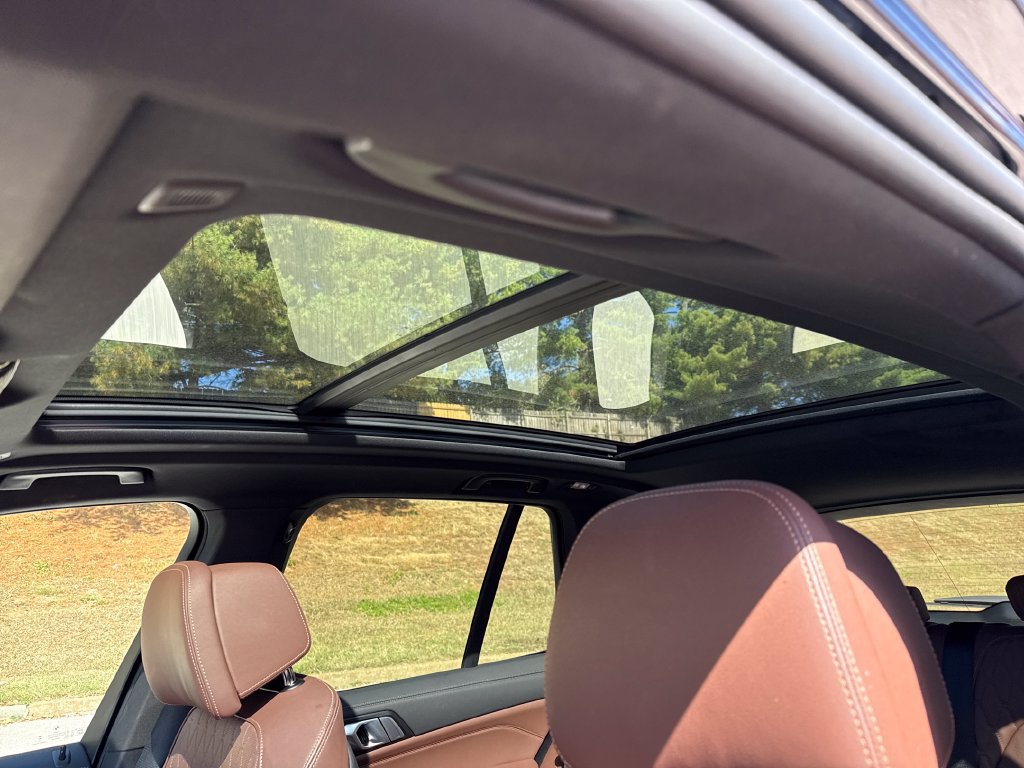 Used 2025 BMW X5 xDrive50e AWD/4WD image 24