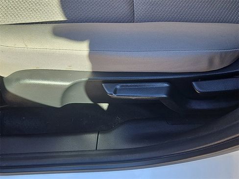 Used 2016 Honda HR-V LX image 17