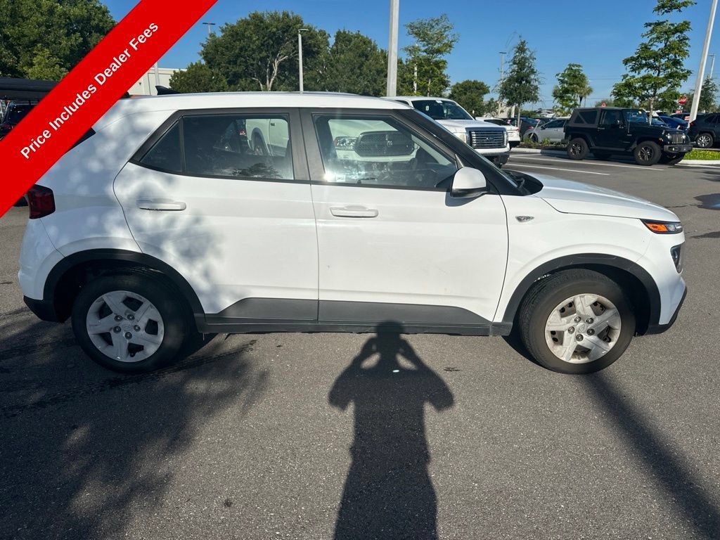 Used 2020 Hyundai Venue SE FWD image 5