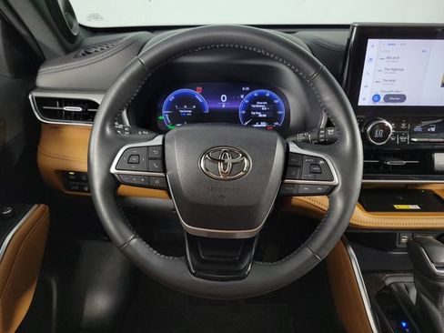 Used 2023 Toyota Highlander Platinum FWD image 24