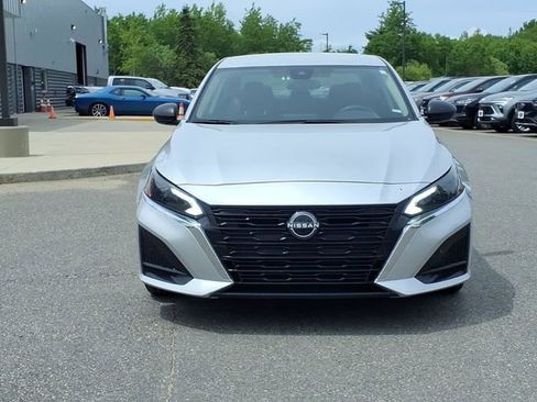 Used 2024 Nissan Altima 2.5 SV FWD image 2