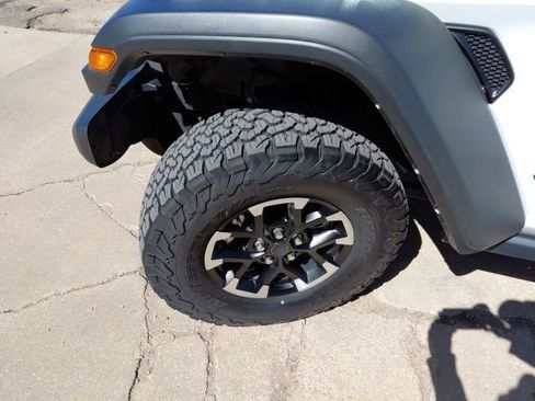 Used 2024 Jeep Wrangler Unlimited Rubicon 4xe AWD/4WD image 36