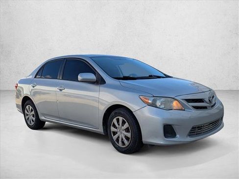 Used 2011 Toyota Corolla LE image 3