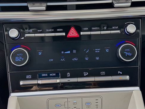 Certified 2025 Hyundai Santa Fe SEL image 15