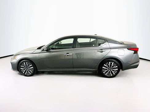 Used 2025 Nissan Altima 2.5 SV image 4