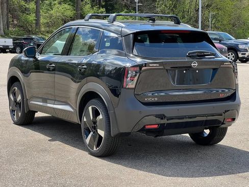 New 2026 Nissan Kicks SR w/ Cold Weather Package AWD/4WD image 7