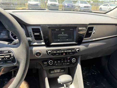 Used 2019 Kia Niro LX FWD image 30