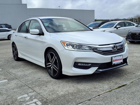 Used 2017 Honda Accord Sport image 2