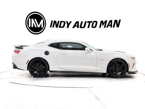 Used 2018 Chevrolet Camaro SS RWD image 3